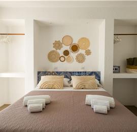 4 bedroom villa with infinity pool, Alcamo, sleeps 6-8